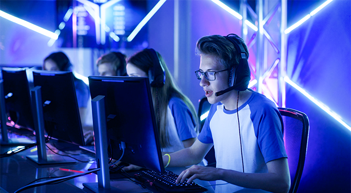 人力资源公司皇朝国际皇朝国际专注文娱及消费品领域的顾问指出如今二次元经济已不是小众经济